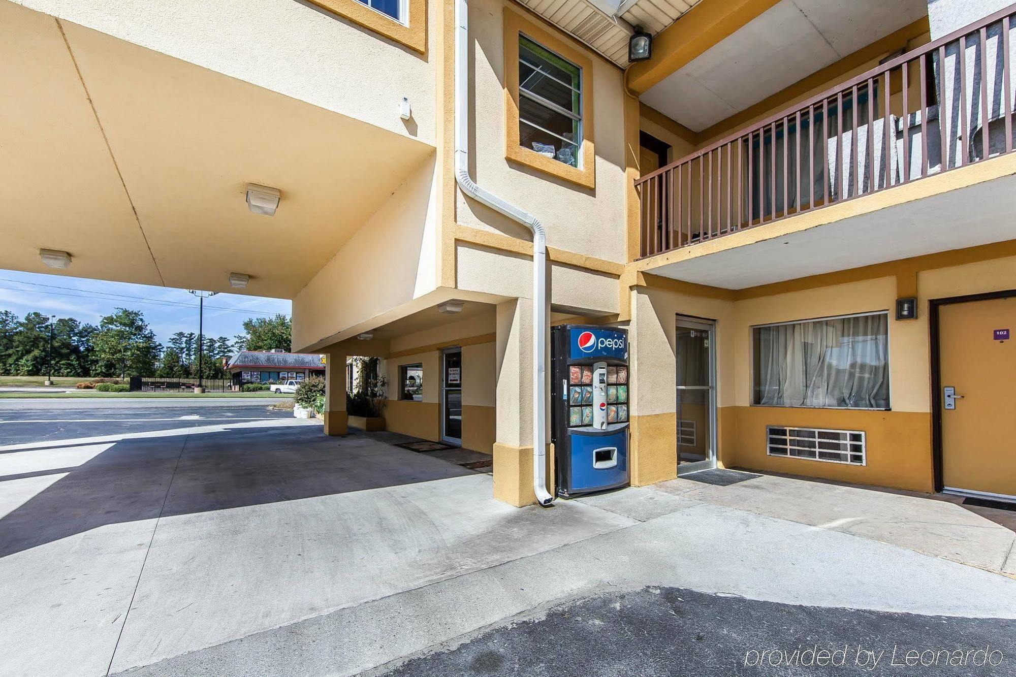 Days Inn By Wyndham Calhoun Ga I-75 And Us-41 Eksteriør billede