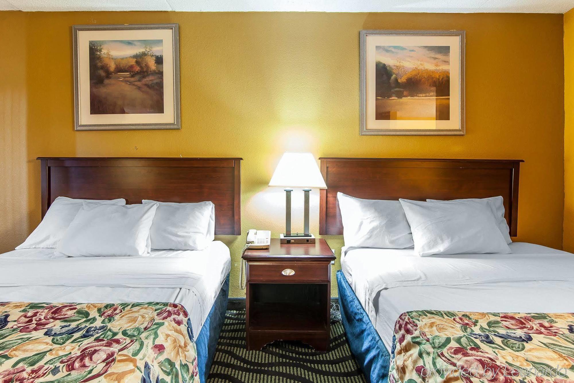 Days Inn By Wyndham Calhoun Ga I-75 And Us-41 Eksteriør billede