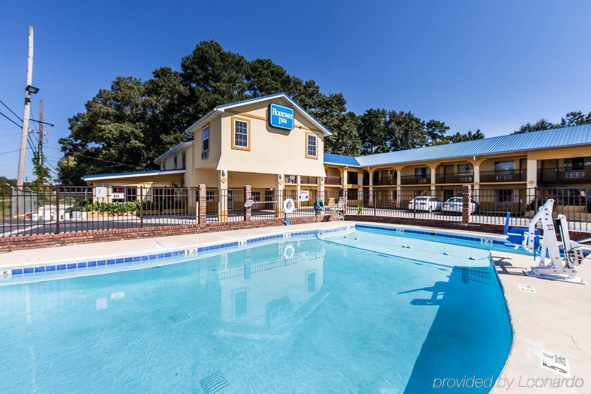 Days Inn By Wyndham Calhoun Ga I-75 And Us-41 Eksteriør billede
