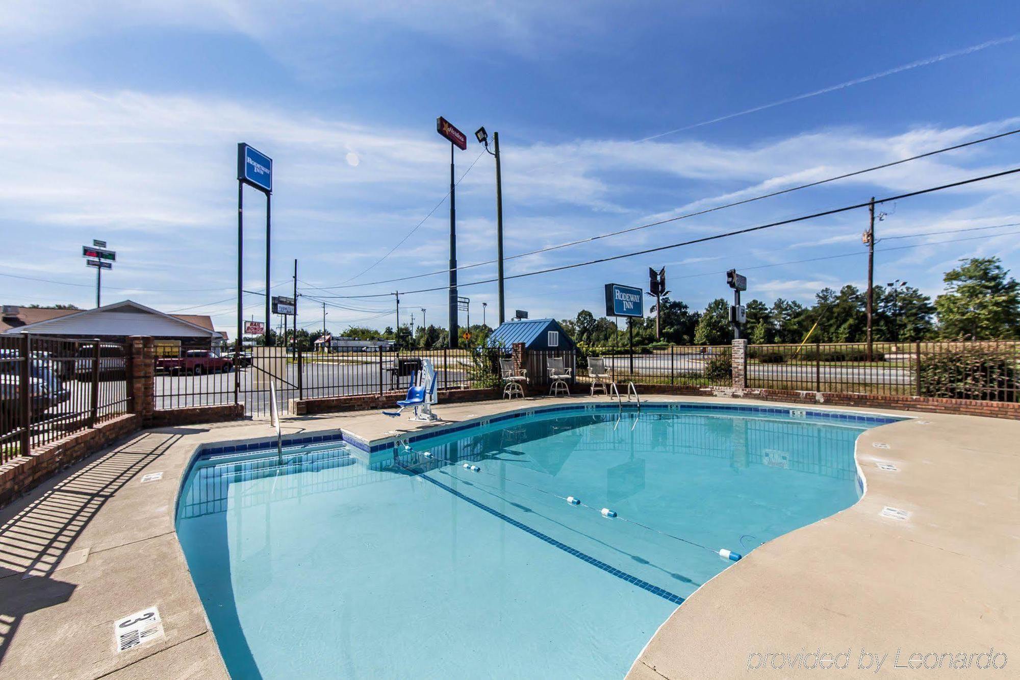 Days Inn By Wyndham Calhoun Ga I-75 And Us-41 Eksteriør billede