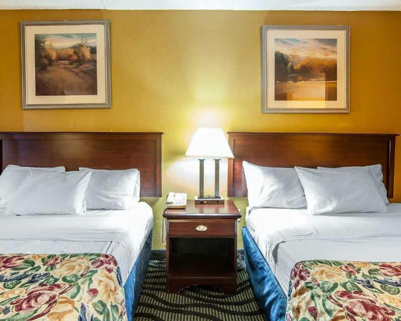 Days Inn By Wyndham Calhoun Ga I-75 And Us-41 Eksteriør billede